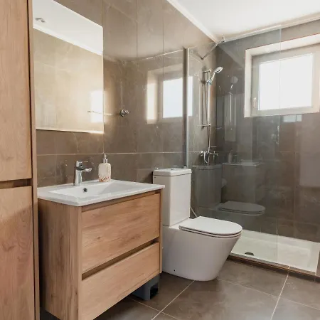 דירה Stunning Vacation For Up To Ten With Balcony All Yours *