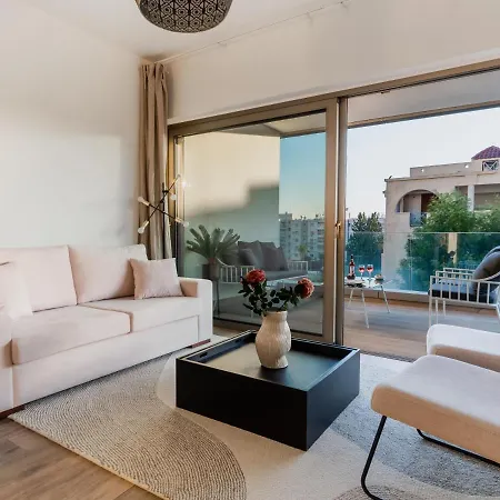 아파트 Stunning Vacation For Up To Ten With Balcony All Yours 레메소스